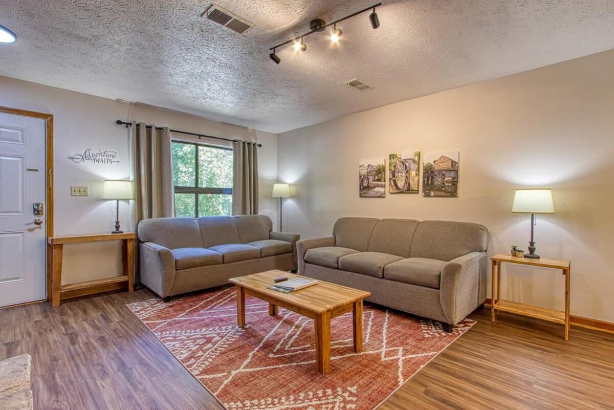 Pinecrest Townhomes-1King-2Queen Unit-Renovated Pigeon Forge Exterior photo